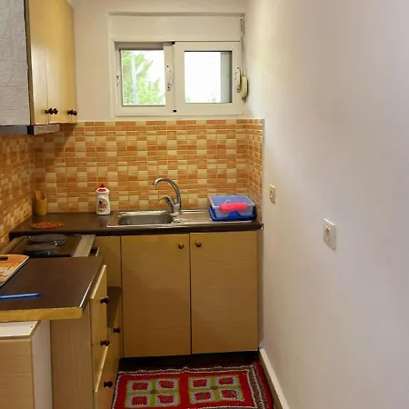 Kristo Apartament, * Sarande
