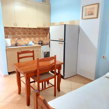 Kristo Apartament, Saranda