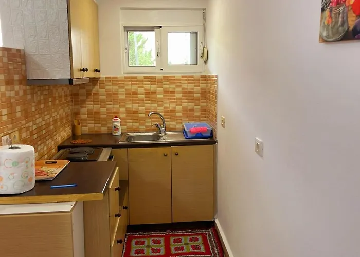 Kristo Apartament, * Sarandë